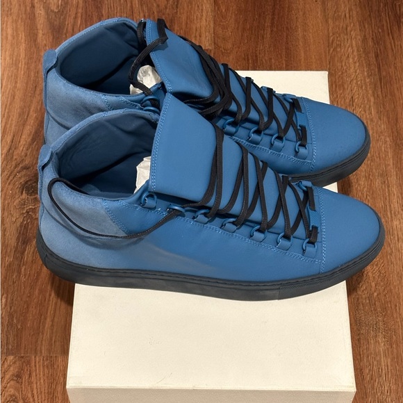 Balenciaga Arena Sneakers - Picture 3 of 5